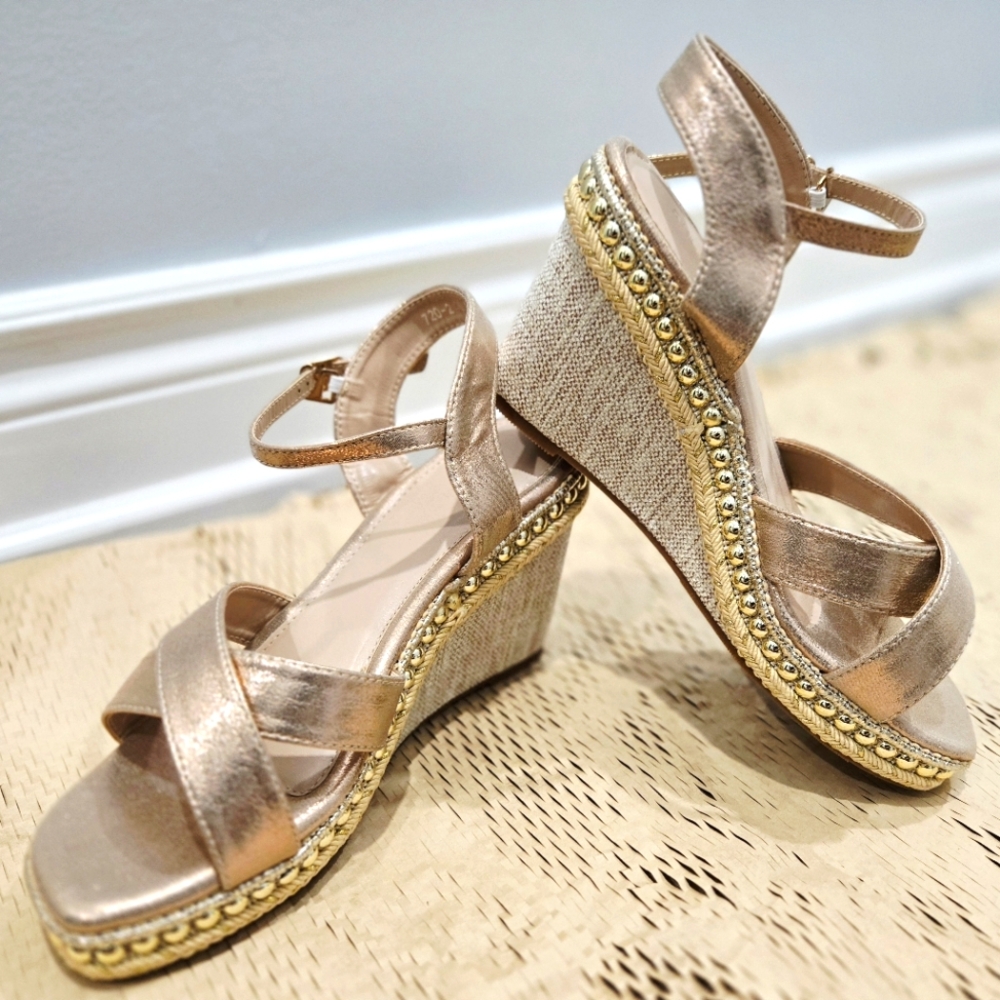 3/55$ - NWOT - Elegant Rose Gold Wedge Sandals